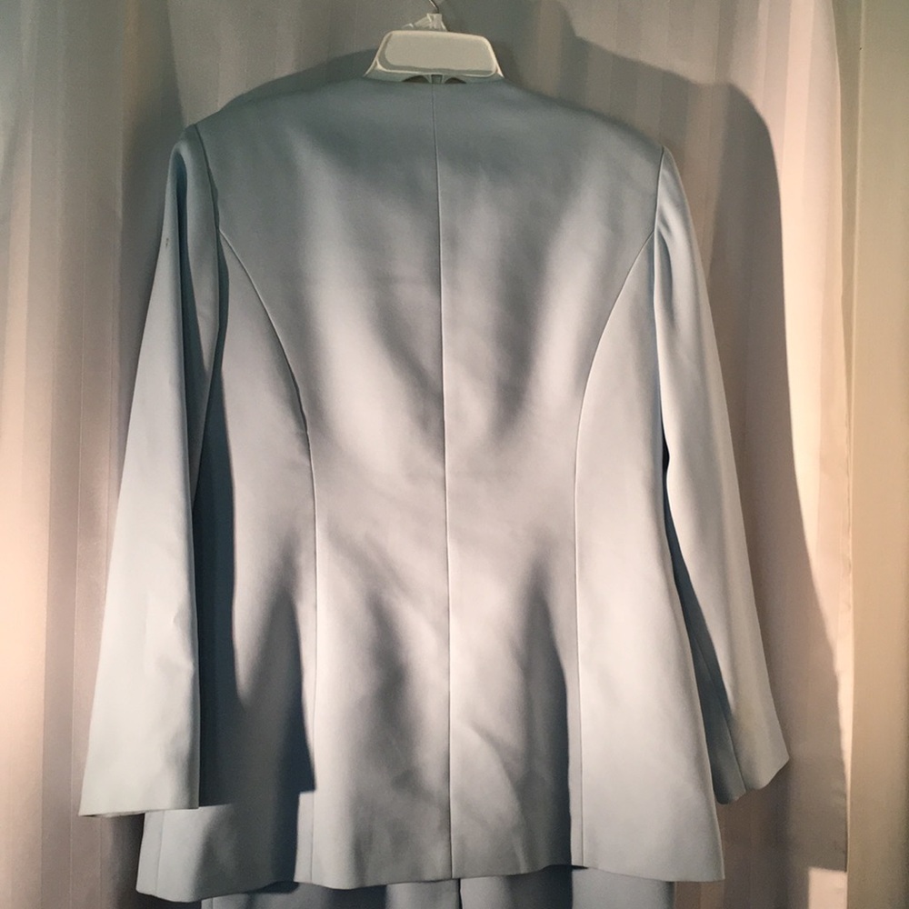 Suit - Picture 3 of 7